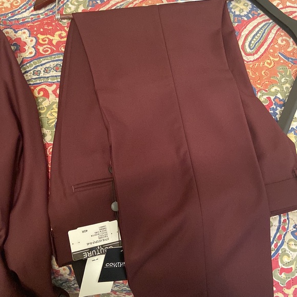 Never worn full suit (regular fit) 46R jacket and 40R pants. Burgundy. With tags - Picture 5 of 8
